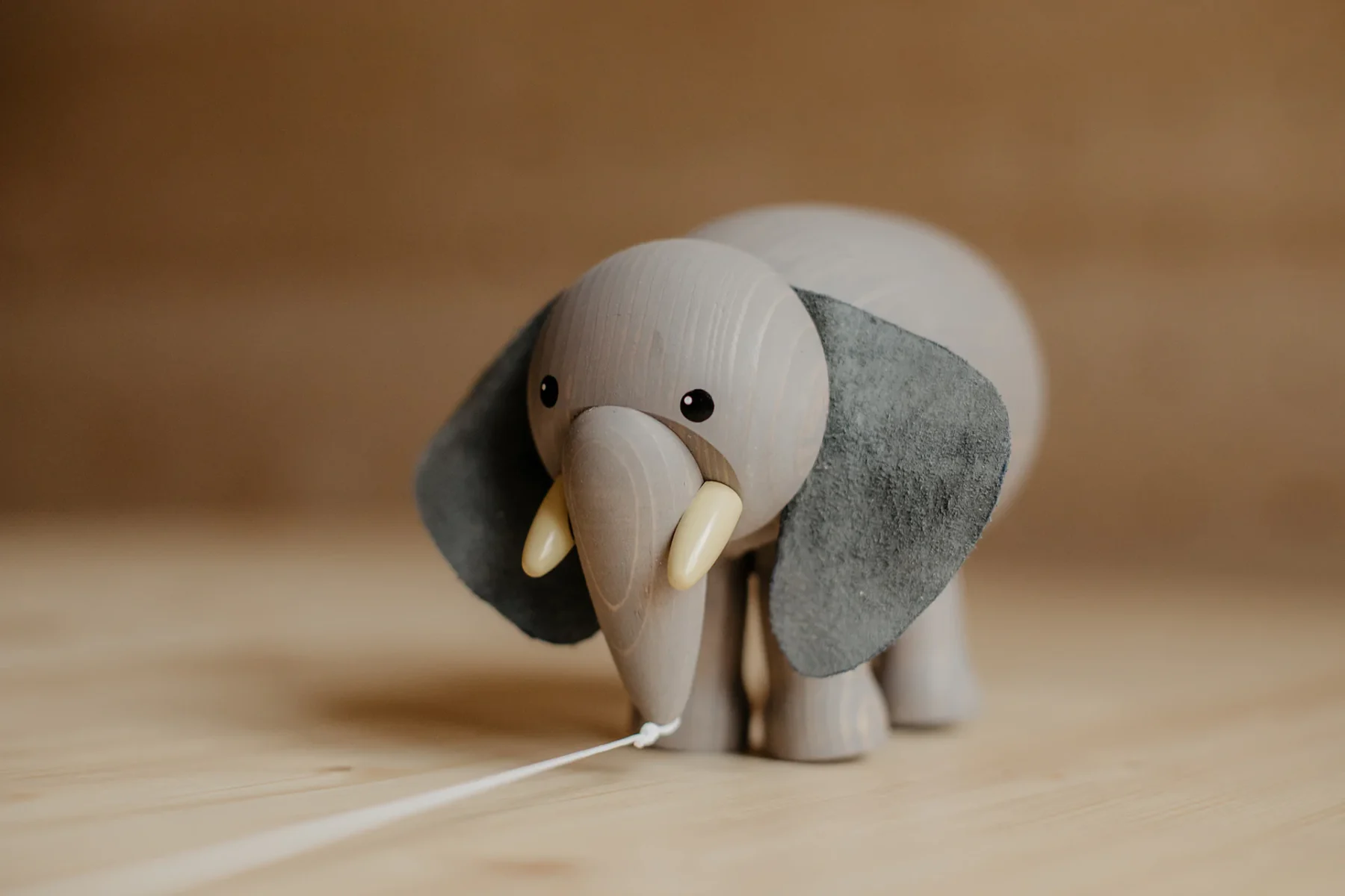 ヴォルフガング・ヴェルナー工房 ゾウのトコトコ　　スロープ人形 木製玩具 toy02-17-3.webp